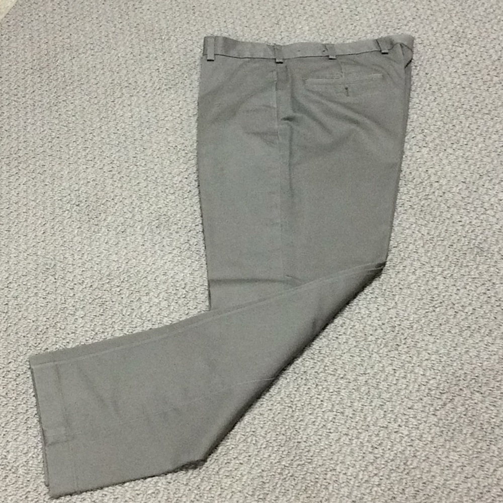 Brooks Brothers men’s khaki grey “Clark” chino pants.